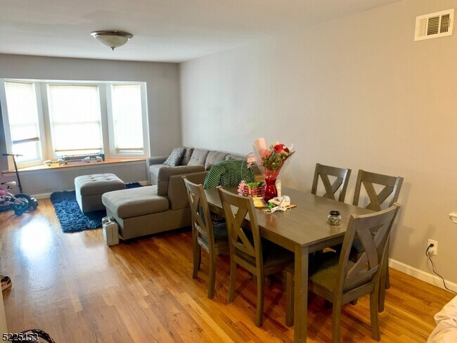 Foto del edificio - 559 Livingston St