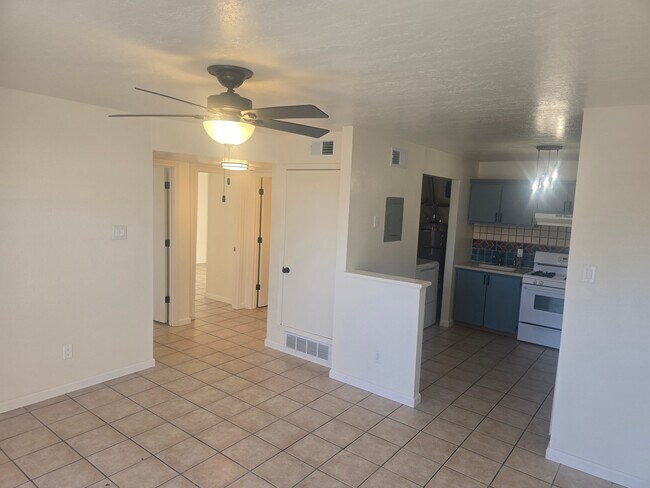 Foto del edificio - 1719 Siri Dharma Ct