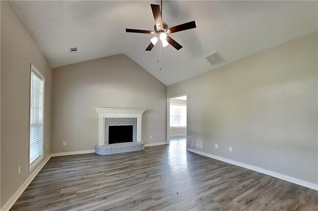 Building Photo - 511 Cambridge Way