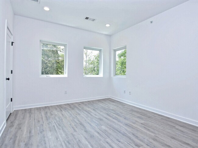 Master Bedroom - 5924 S Congress Ave