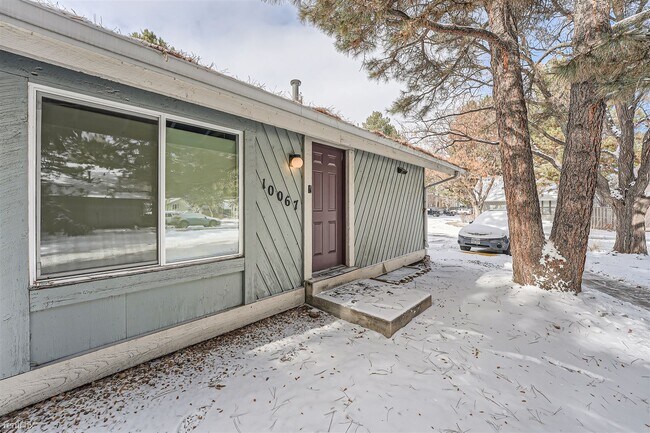 Building Photo - 3 br, 2.5 bath House - 10067 East Peakview...