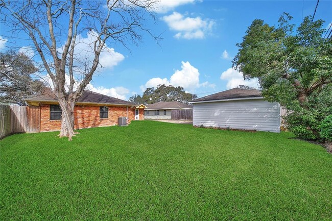 Building Photo - 3315 S Braeswood Blvd