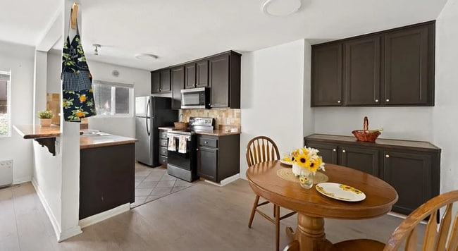 Building Photo - 9860 Dale Ave