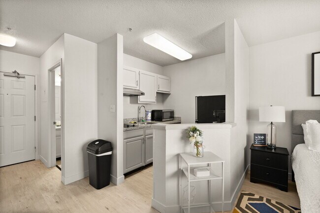 Building Photo - AVIA North Shore