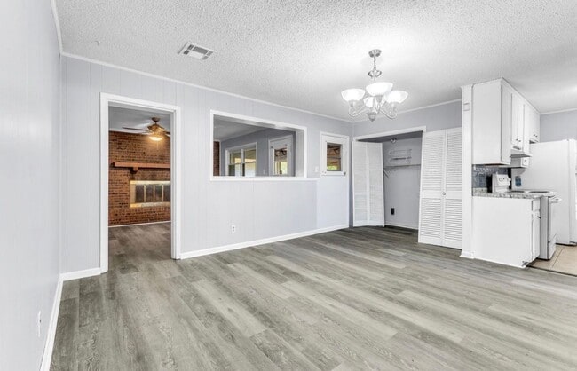 Building Photo - 3962 Fairfield Dr