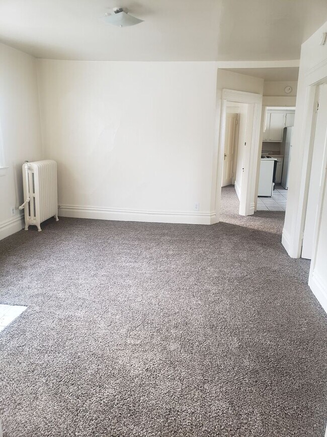 Building Photo - 2 BR Apartment near Franke Park