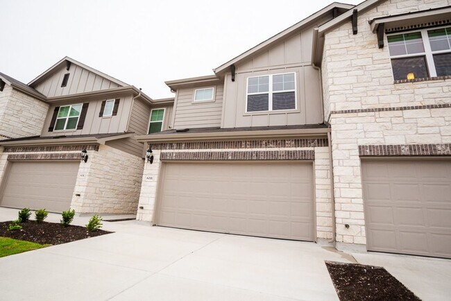 Building Photo - Welcoming 3BD/2.5BA Rental with Walk-In Cl...