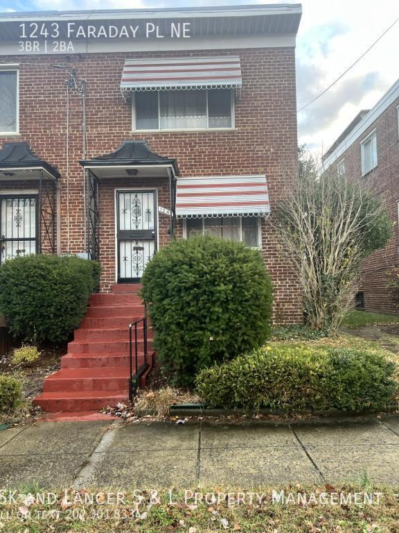 Photo - 1243 Faraday Pl NE House