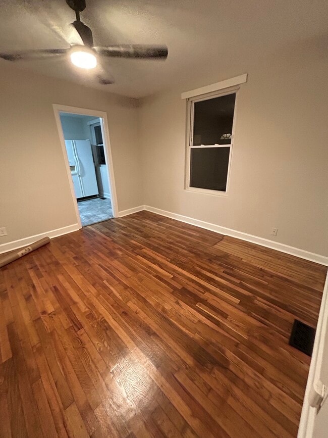 Real hardwood white oak flooring - 305 Orange St