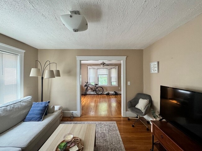Building Photo - 44 Clarendon Ave
