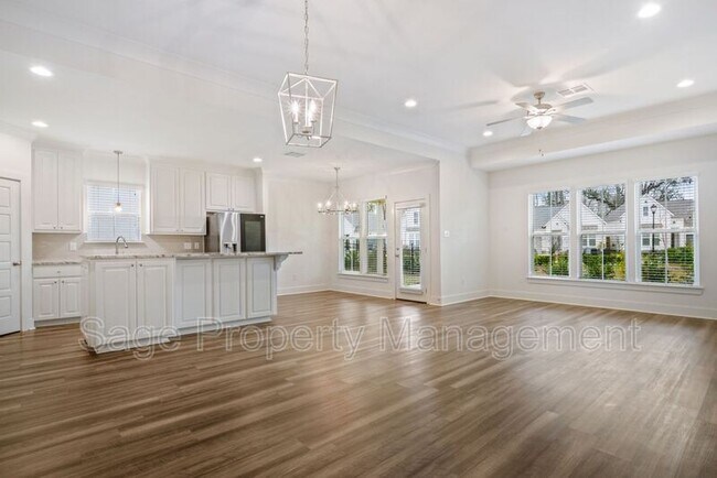 Building Photo - 8941 Southlawn Dr