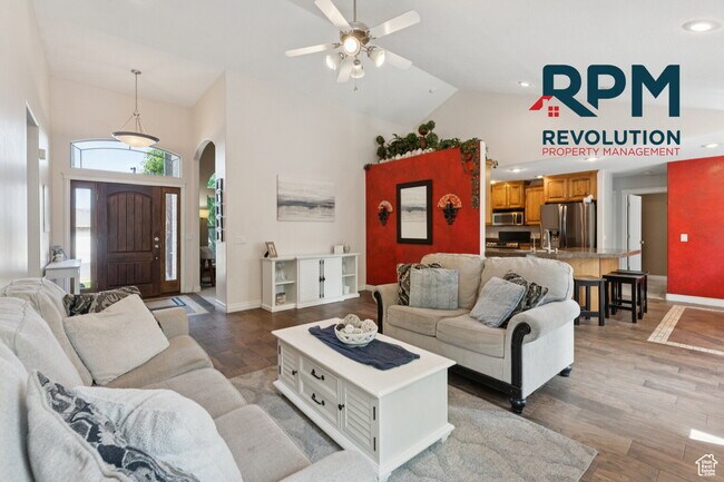 Foto del edificio - "Spacious 6-Bed Gem with Granite Touches & Cozy Fireplace in Morgan!"