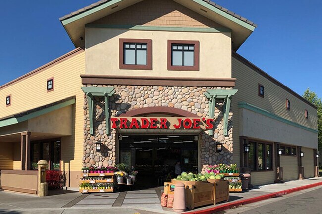 Trader Joe's a cinco minutos en bicicleta. - 639 Oak Ave