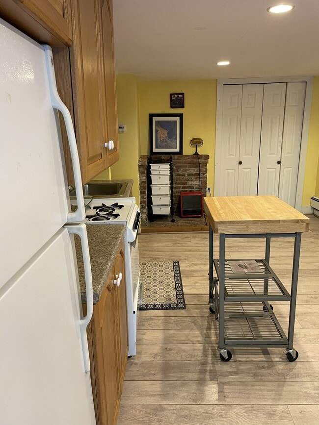 Building Photo - 8B Springfield Ct