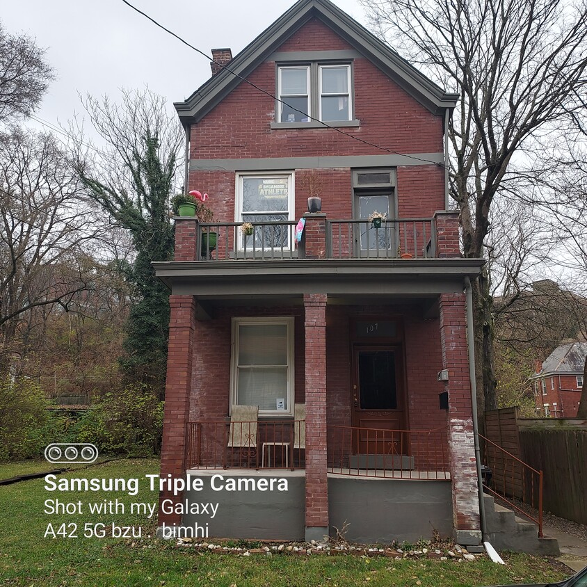 Front of building - 107 Valencia St