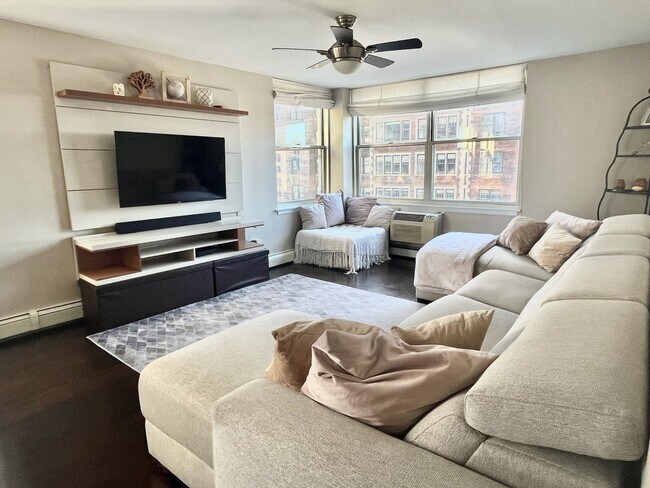 Foto del edificio - 3033 N Sheridan Rd