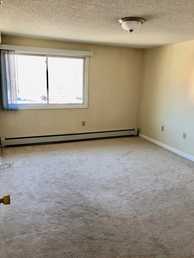 Foto del edificio - 688 Boston Post Rd E