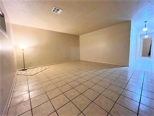 Foto del edificio - 1037 SW 103rd St