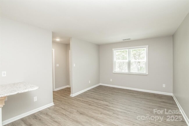 Building Photo - 10718 Blue Heron Dr