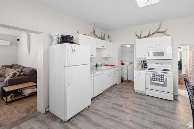 Building Photo - 389 S 200 E St