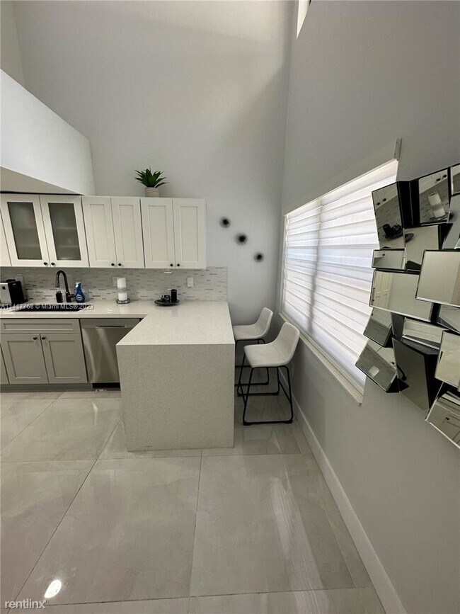 Foto del edificio - 3 br, 2.5 bath House - 931 SW 112th Ter # 061