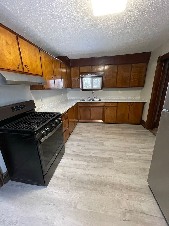 Foto del edificio - 3 br, 1 bath House - 11521 Comer Rd