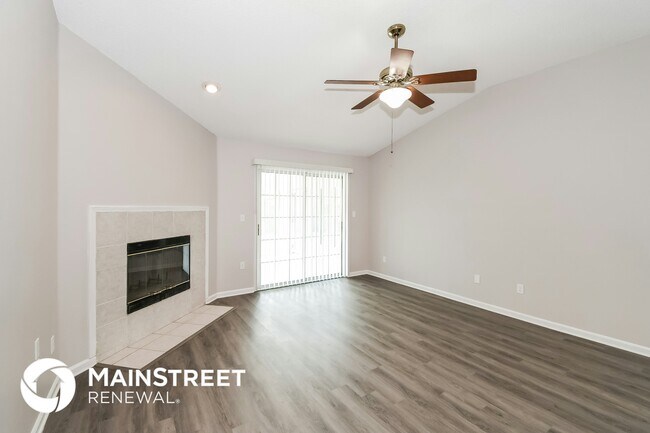 Foto del edificio - 13006 Staffordshire Dr S