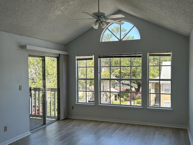 Building Photo - 1055 S Hiawassee Rd