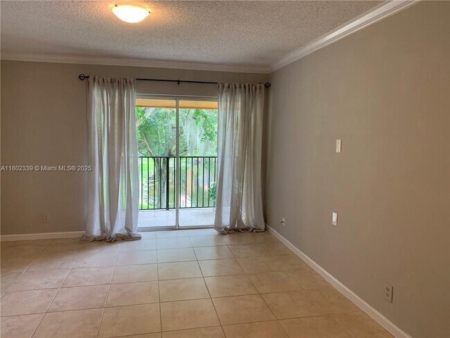 Foto del edificio - 10717 Cleary Blvd