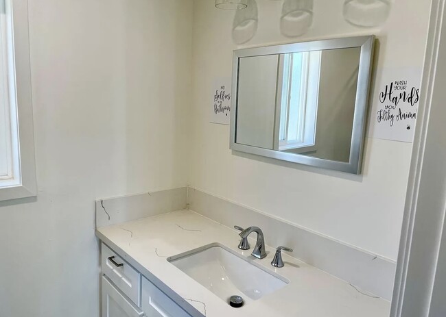 Foto del edificio - 8466 Quartz Ave