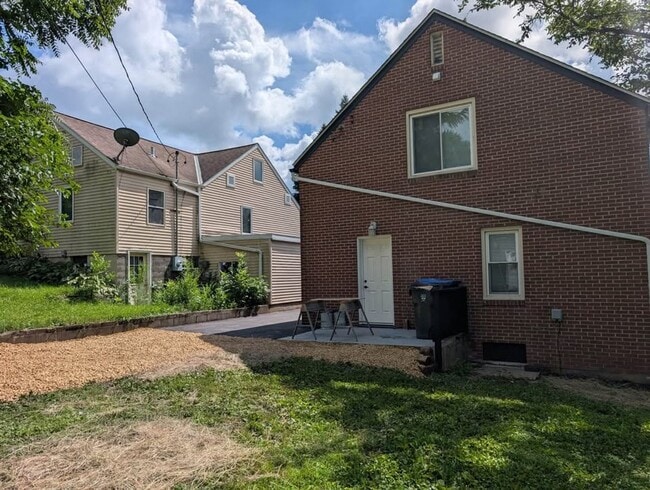 Building Photo - House for Rent