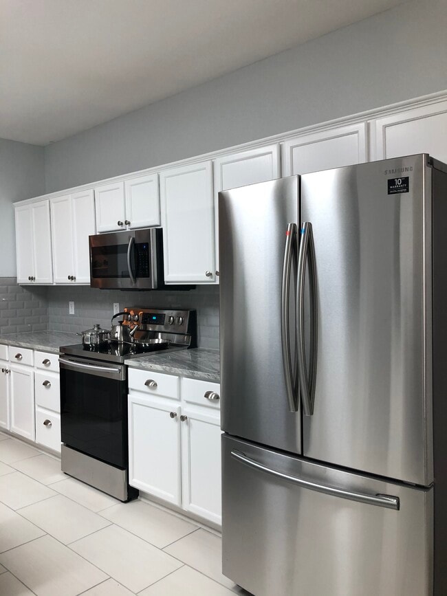 Building Photo - 1502 Crescent Point