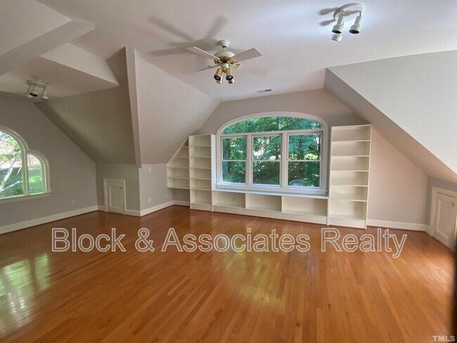 Foto del edificio - 10621 Cahill Rd