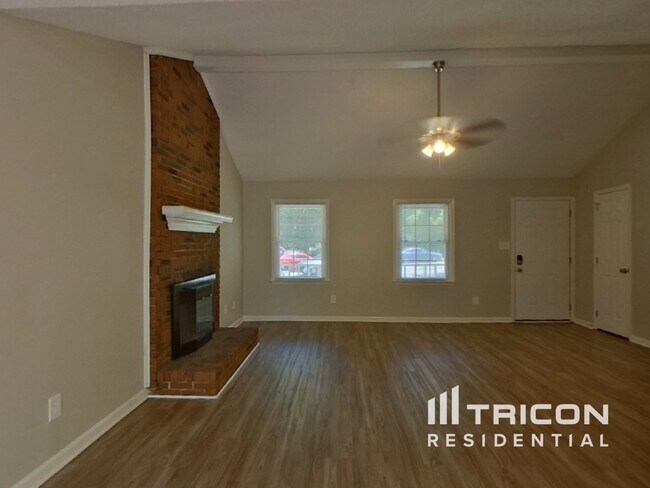Building Photo - 6800 Streamside Dr