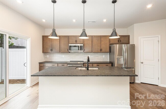 Foto del edificio - 3103 Hutton Gdns Ln