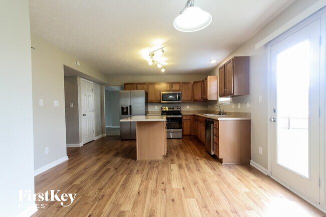 Building Photo - 5254 Calabasas Dr