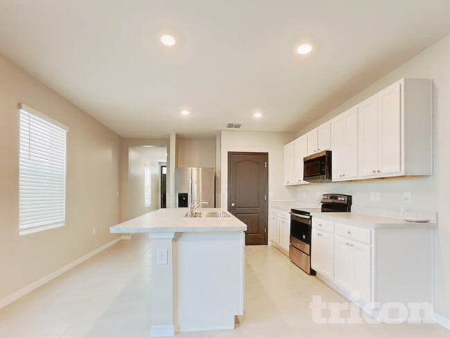 Building Photo - 4447 Blue Rock Dr