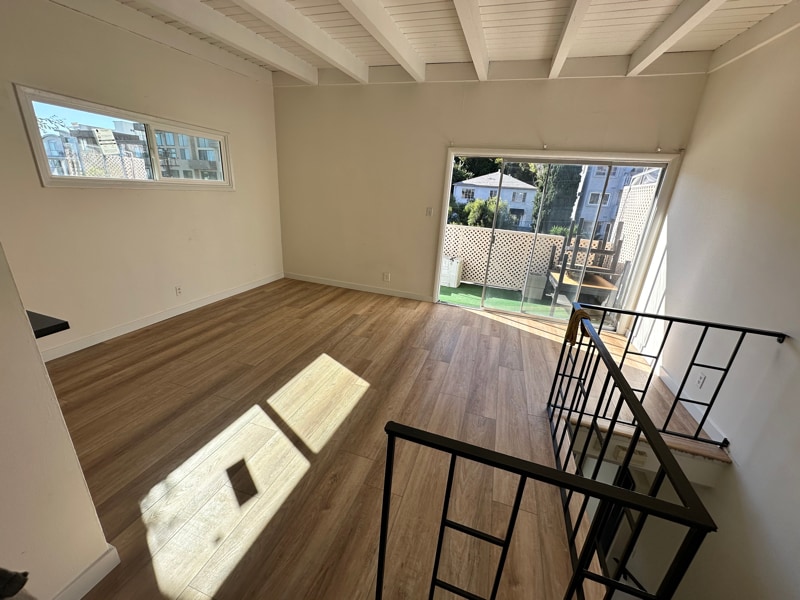 Primary Photo - 1544 S Beverly Glen Blvd