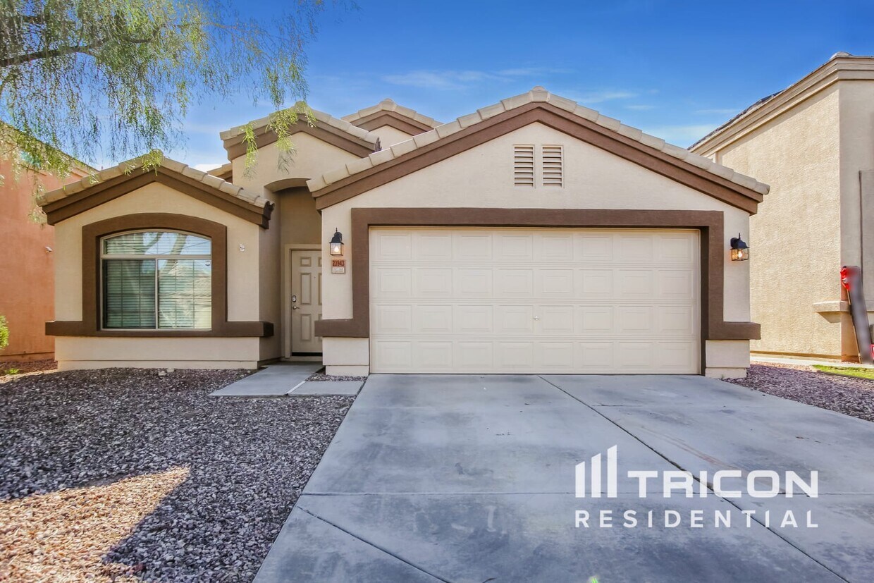 Foto principal - 23943 W Hadley St