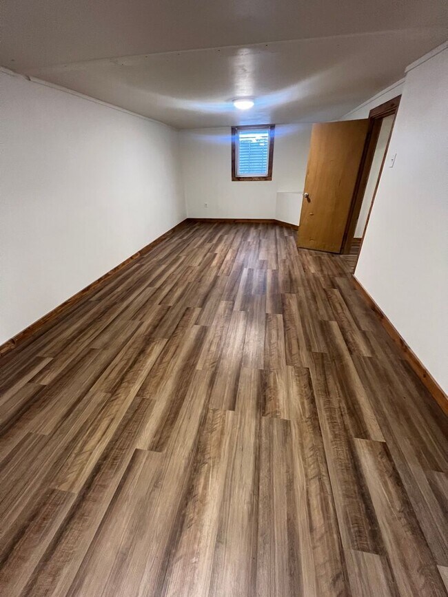 Foto del edificio - 20 W Melgaard Rd