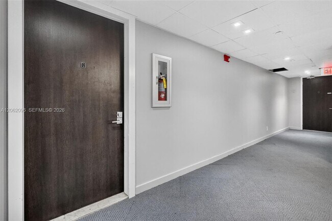 Foto del edificio - 20335 W Country Club Dr