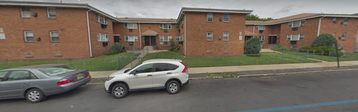 Primary Photo - 475 12th Ave