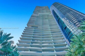 Building Photo - 18501 Collins Ave