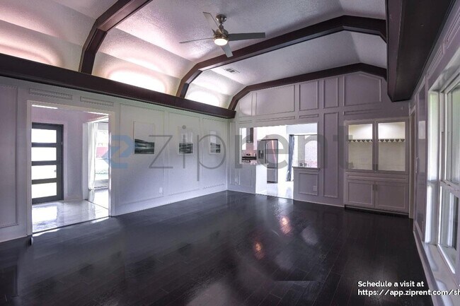 Foto del edificio - 1409 Creekside Dr