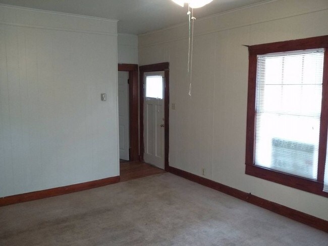 Building Photo - 1096 Terry Rd