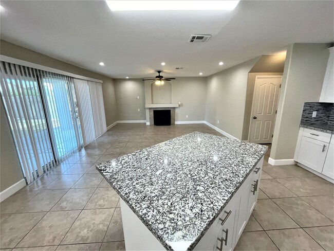 Building Photo - 1395 S Owl Dr