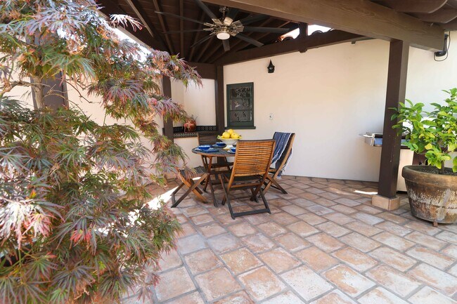 Foto del edificio - 1200 N Everett St