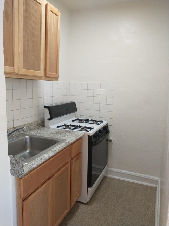 407 - 1528 W Pratt Blvd
