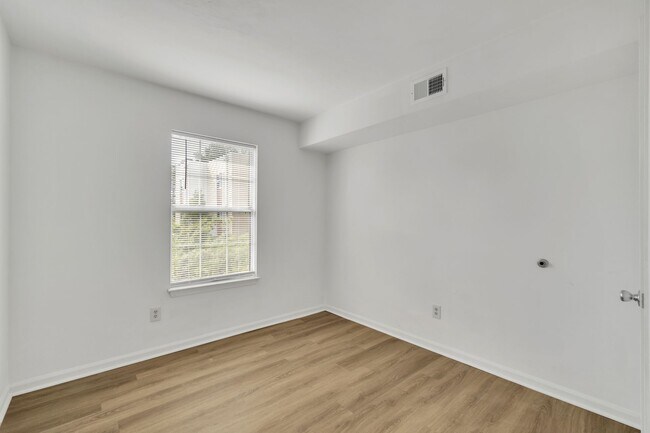 Foto del edificio - Easy Living- Easy Leasing- 2 Bedroom Apart...