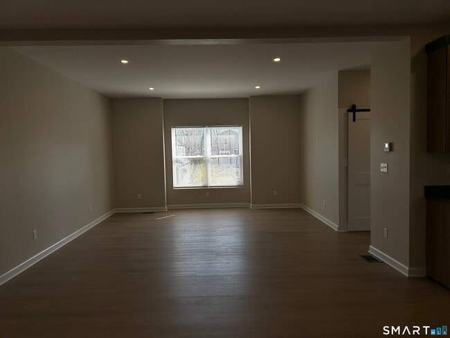 Foto del edificio - 62 Soundview Ave